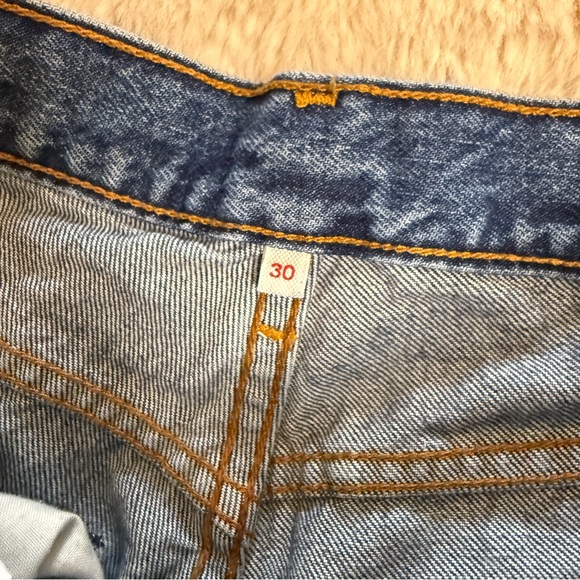 Levi’s Denim Cut Off Shorts - Picture 5 of 5